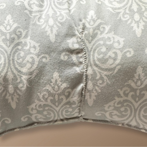⭐️ 5 for $25 Nursing Pillow Neck Pillow Grey White Pattern - Picture 4 of 6